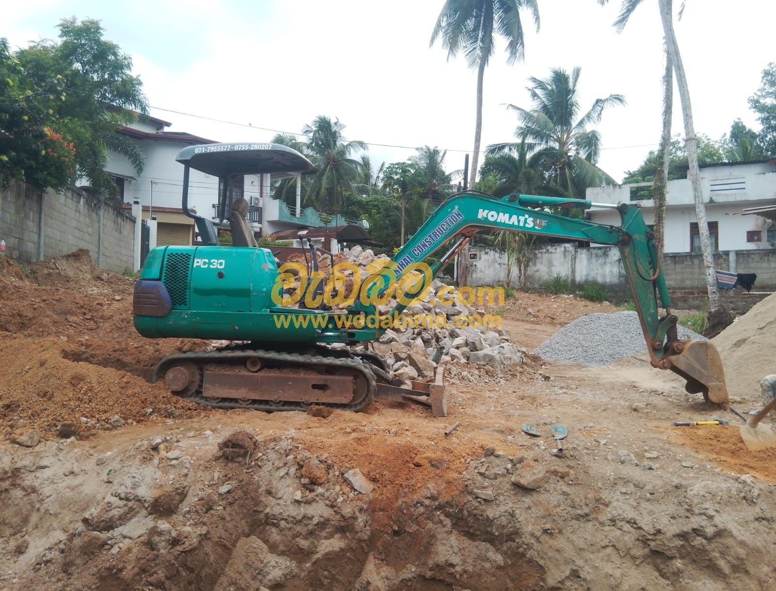 Excavator PC30 Rubber Tracks for hire colombo