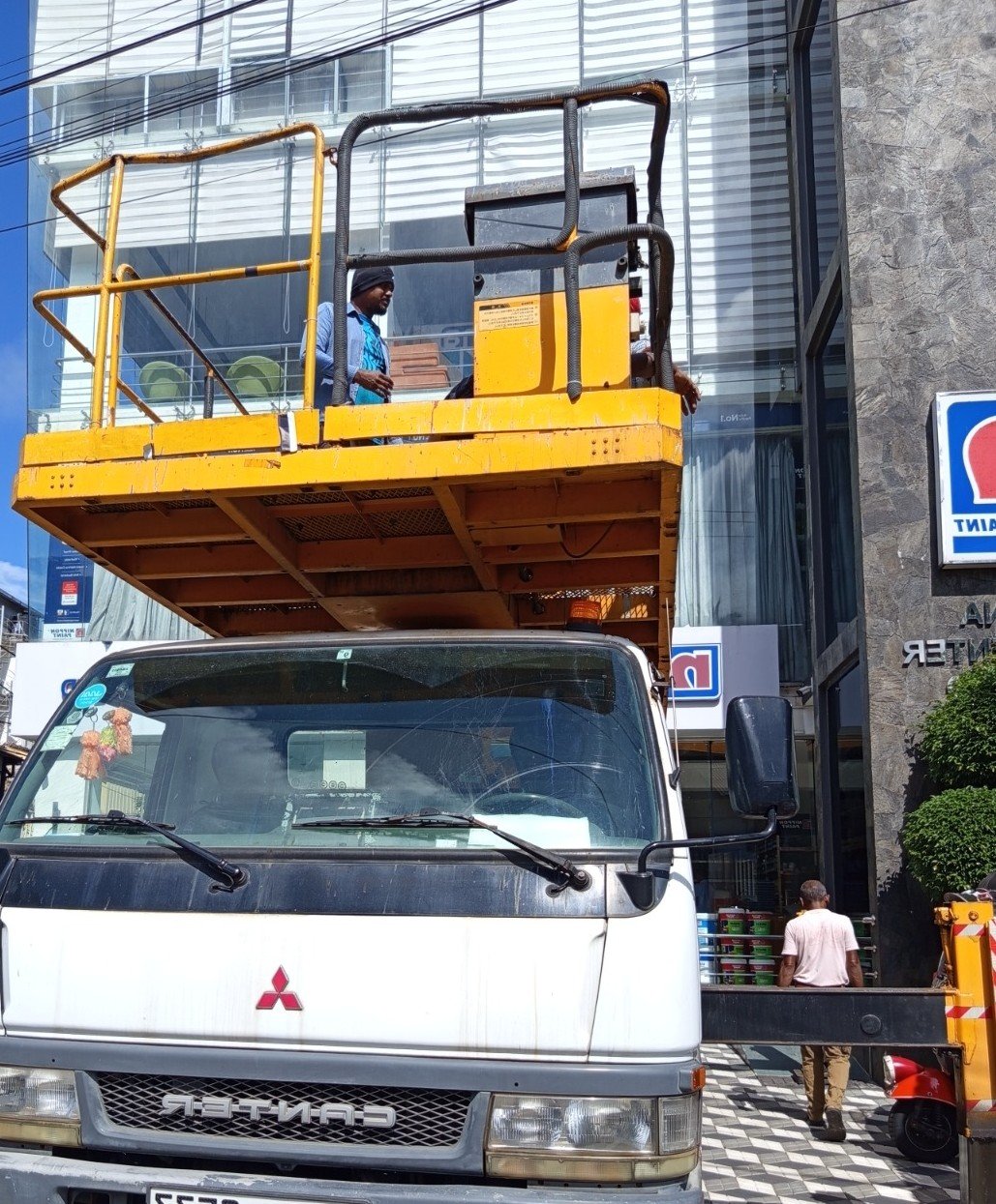 Lifting Truck hire price in gampaha