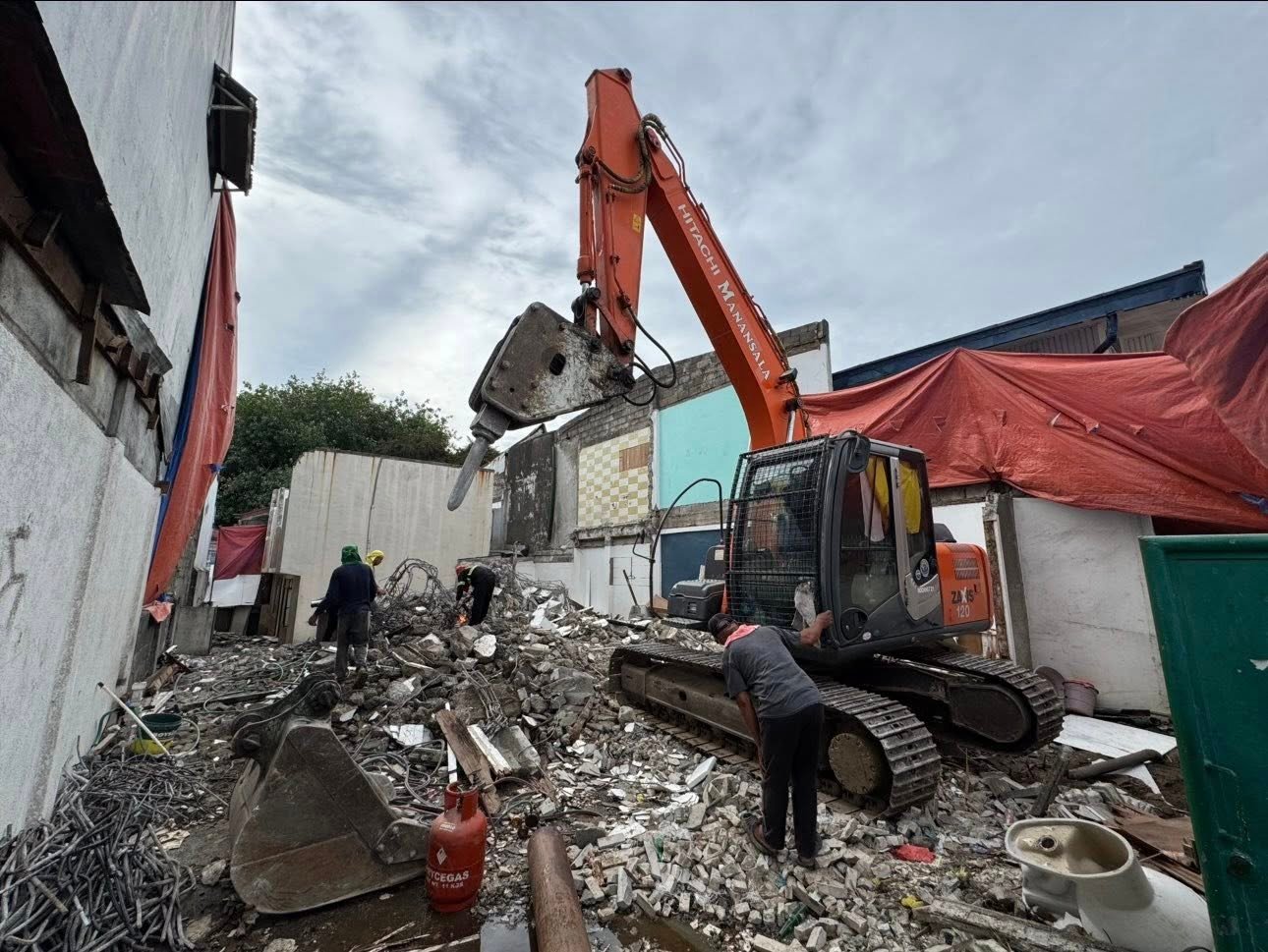 Other image 202509/debris-removal-service-colombo-wedabima-2e9dc42014.jpg